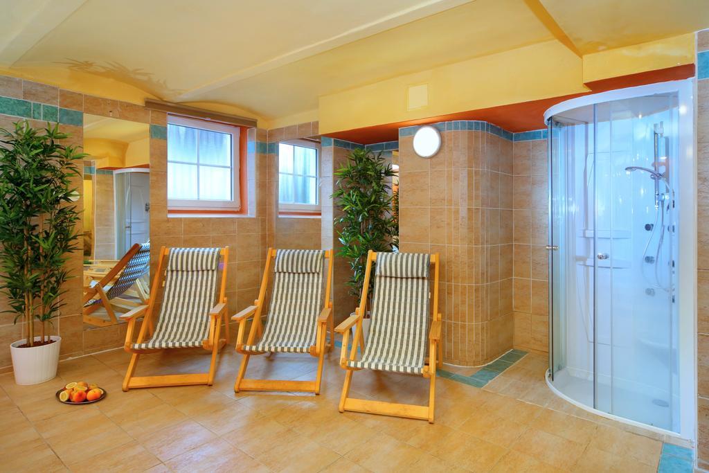Palace Club Spindleruv Mlyn Exterior photo